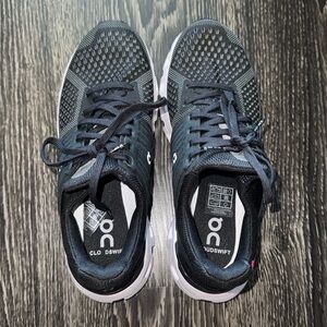 On cloud running shoes. Style of the shoe is Swiss engineering. Size is 7.